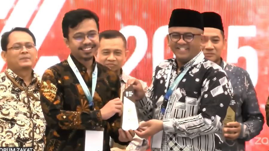 Penerimaan Golden Award dan Platinum Award pada Zakat Awards 2025