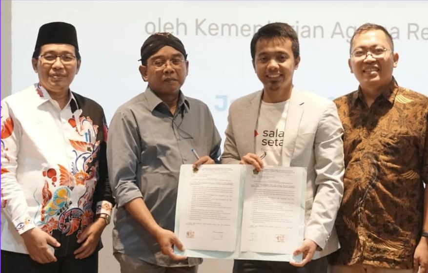 Serah terima SK LAZ Nasional oleh Kementerian Agama RI