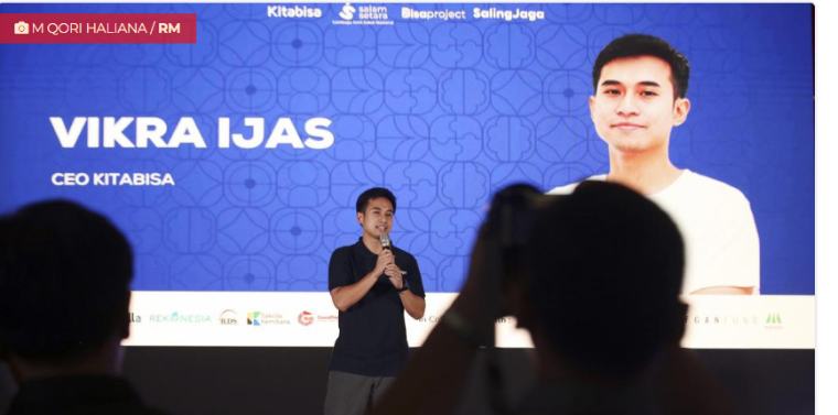 CEO Kitabisa Vikra Ijas memberi sambutan pada Impact Showcase & Awarding Night BISA Project 2025